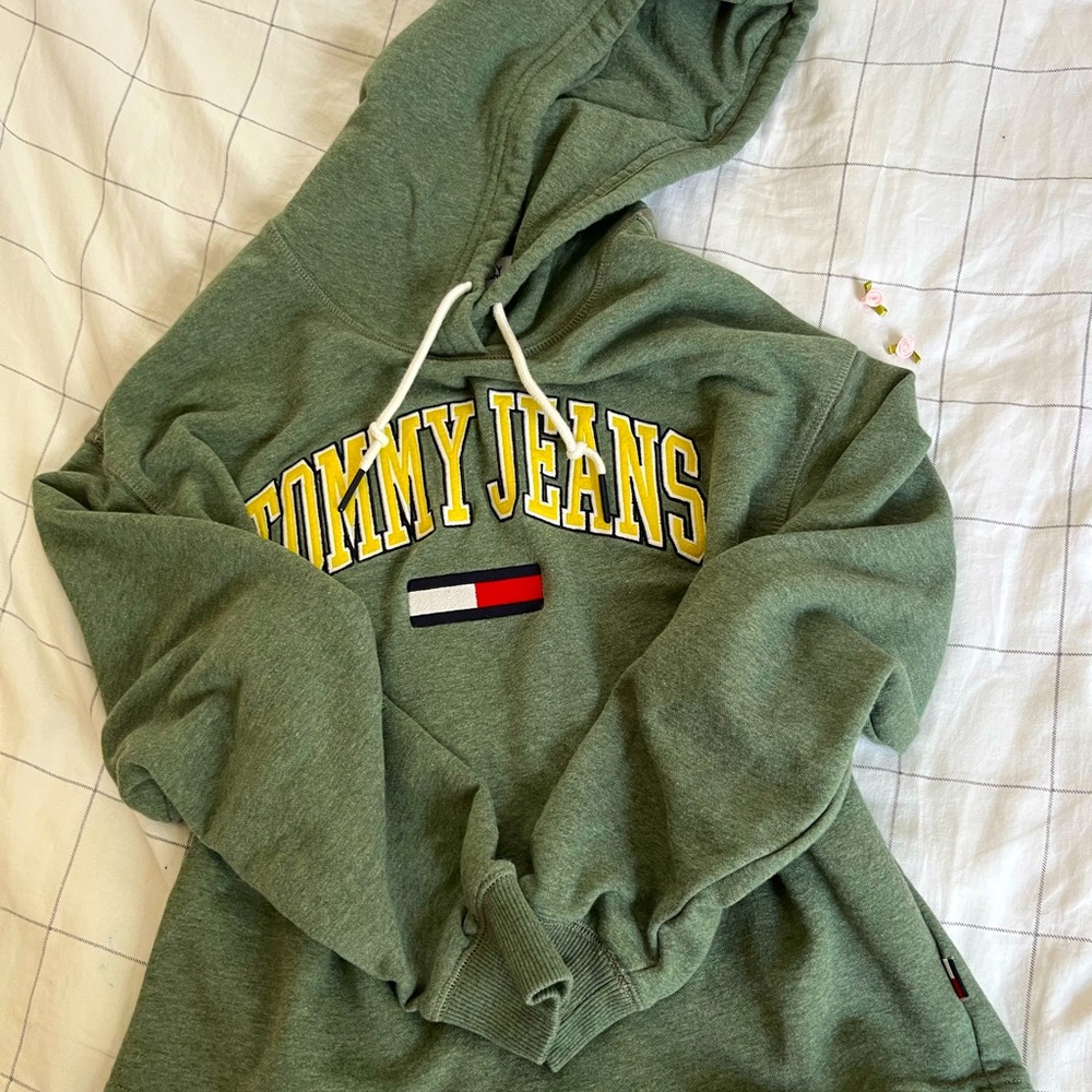 CUTE GREEN HOODIE CROPPED NWOT SUPER SOFT